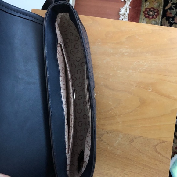 NWOT GUESS Navy Blue Adjustable Crossbody Handbag Logo Print Small/Medium Size - Picture 7 of 10